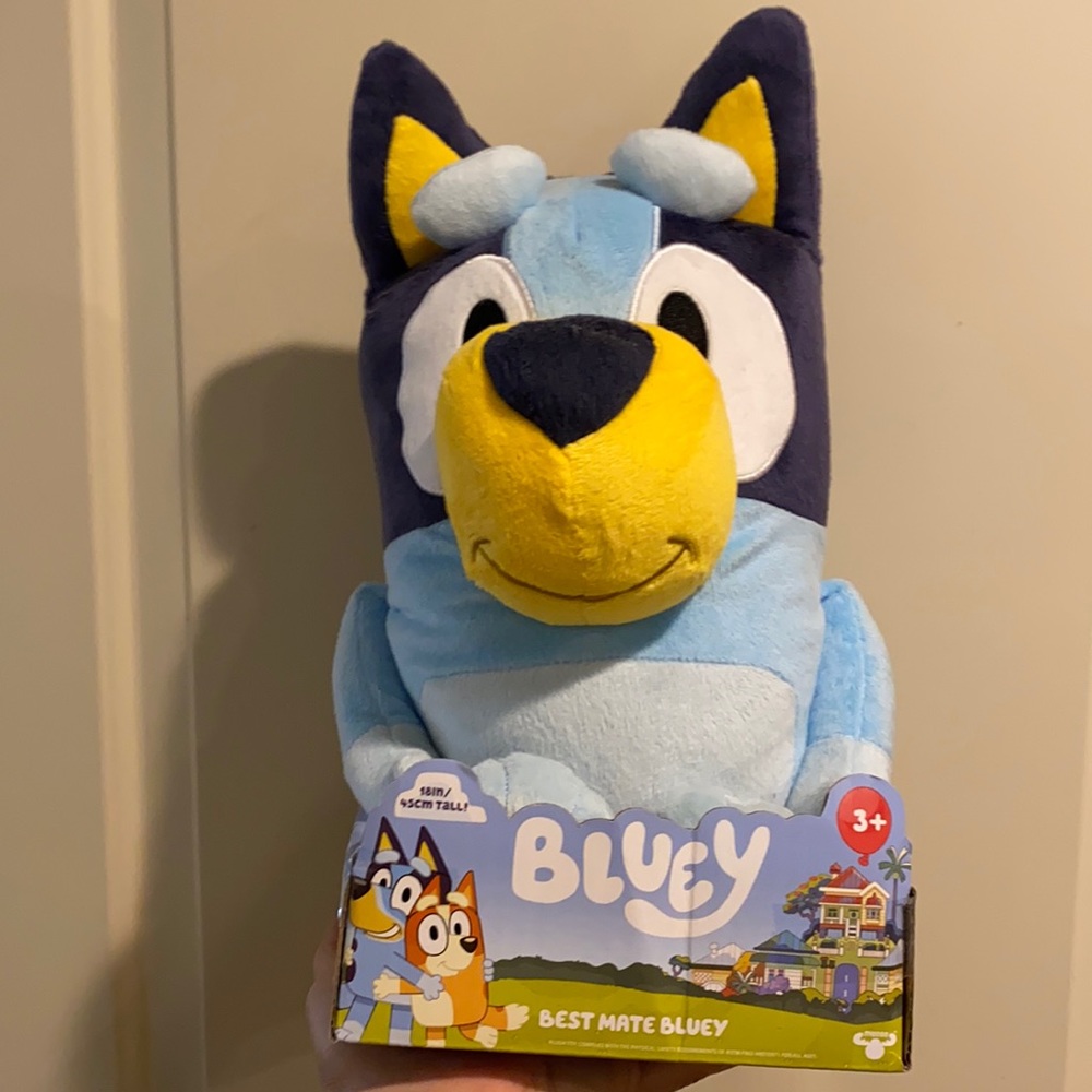 NIB Bluey plushy best mate bluey 18 in.